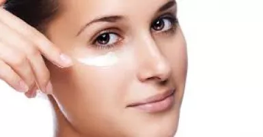 Usir Kantung Mata, Simak 3 Kiat Penting Sebelum Membeli Eye Cream