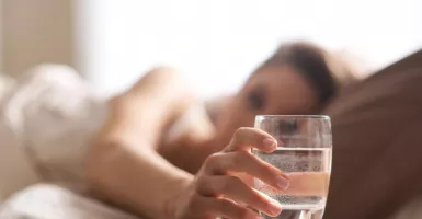 Pentingnya Minum Air Hangat Sebelum Tidur, Bisa Untuk Detoks 