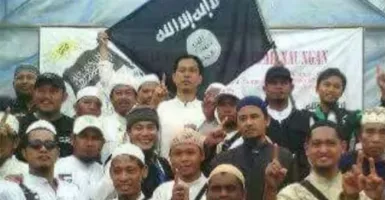 Ada Foto Munarman dengan Bendera ISIS, Husin Alwi PSI Bilang…