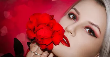 Lipstik Merah Merona, Pesonanya Bakal Bikin Dia Kagum Padamu