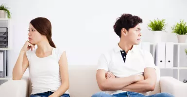 3 Cara Jitu Menghadapi Pasangan Ngambek