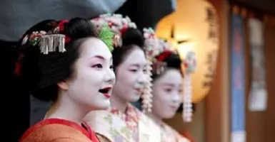 Tren Wanita Bergigi Hitam, Jadi Standar Kecantikan di Jepang