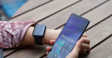 OPPO Smart Watch dengan Teknologi Dual-Curved Display Pertama 