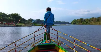 Wisata Perahu Sumberpitu, Menjelajahi Cantiknya Bengawan Solo