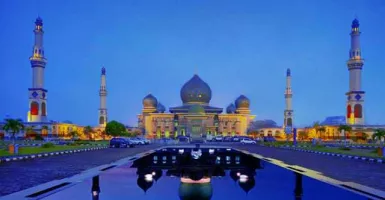 4 Masjid Besar dengan Fasilitas Mentereng di Indonesia, Cek! 