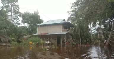 Anak Sungai Meluap, Kabupaten Ogan Komering Ulu Terkepung Banjir