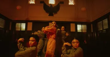 Bangga! Agnez Mo Tampilkan Burung Garuda di Video F Yo Love Song