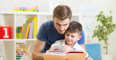 4 Tips Sederhana bagi Ayah saat Dampingi Anak Belajar Daring