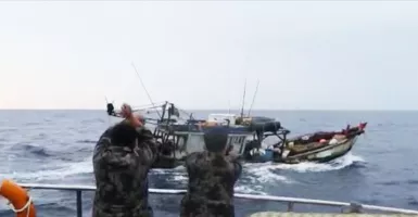 Kapal Vietnam Keruk 300Kg Ikan di Natuna, Bakamla Giring ke Batam