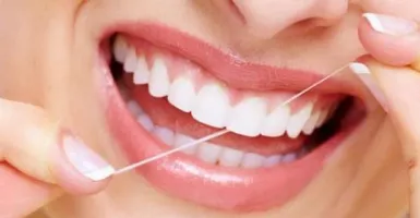 Bersihkan Bintik Putih pada Gigi dengan 4 Bahan Alami, Tokcer!
