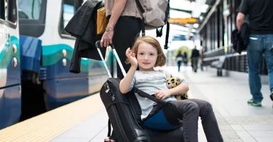 Jangan Cemas, Simak 4 Tips Cegah Anak Mabuk Perjalanan