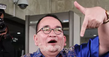 Gegara Laskar FPI Bawa Senjata, Ruhut Minta Munarman Ditangkap