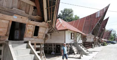 Seperti Ini Revitalisasi Rumah Adat Gorga di Kampung Ulos Samosir