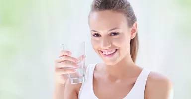 Manfaat Minum Air Putih Hangat di Pagi Hari, Baca yuk