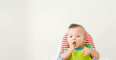 Makan Malam Bikin Bayi Cacingan, Mitos atau Fakta?