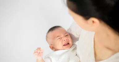3 Cara Mendiamkan dan Menenangkan Bayi yang Menangis