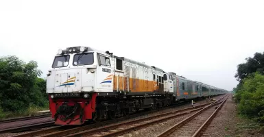21 Kereta Api Lokal Jakarta Batal Jalan Mulai 1 April 2020