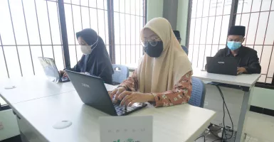 Alhamdulillah, Santri di 12 Ponpes Dapat Laptop dari XL Axiata