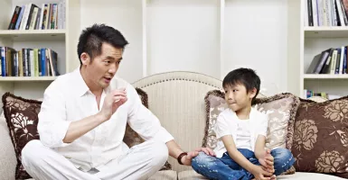 5 Cara bagi Ayah Mengajari Anak Laki-lakinya Menjadi Pria Sejati