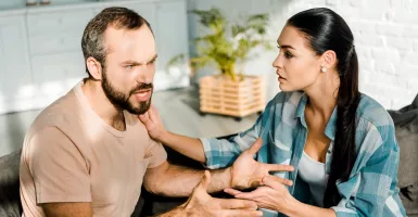 Jangan Ikut Ngambek, 4 Cara Menenangkan Suami yang Sedang Marah