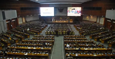 Ramai-Ramai Kecam DPRD DKI Jakarta, Aksi Walk Out Jadi Bumerang