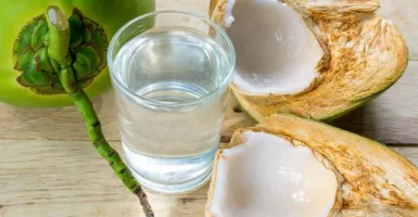 Rutin Minum Air Kelapa Muda Campur Madu, Manfaatnya Mencengangkan