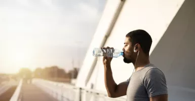 Minum Air Putih Tidak Dianjurkan Sebelum dan Sesudah Olahraga