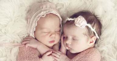 Inspirasi Nama Bayi Kembar Perempuan yang Punya Arti Cantik