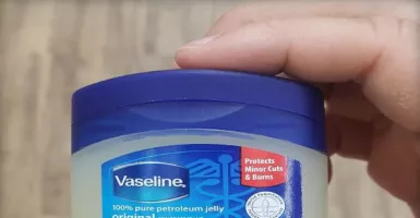Pelembap Kulit yang Multifungsi dari Vaseline Petroleum Jelly