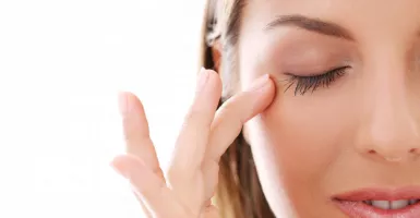 Awas, 5 Produk Skin Care Ini Jangan Diaplikasikan pada Area Mata
