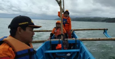 Terbawa Arus Ombak, Seorang Pelajar Hilang di Laut Pangandaran