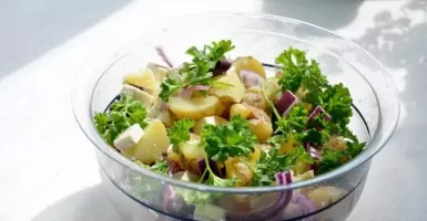 5 Cara Mudah Mengolah Salad Kentang Agar Terasa Lebih Enak