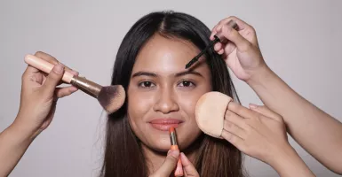 Cara Cepat Pakai Make Up untuk Ibu Rumah Tangga yang Super Sibuk
