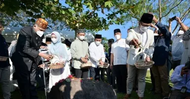 Gubernur Jabar Ziarah ke Kuburan Massal Ulee Lheue