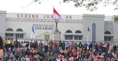 Resmikan Alun-alun dan Lapangan Sukabumi, Ridwan Kamil Pangling