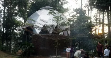 Kemping Bersama Keluarga di Pagerwangi Dome, Sejuk Banget