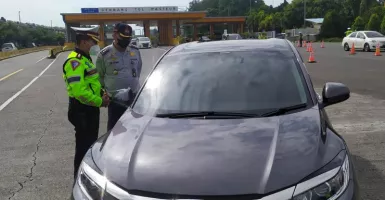 Petugas Putar Balik 253 Kendaraan di Gerbang Tol Pasteur Bandung
