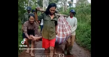 Viral Video Ibu Hamil Ditandu, Begini Respons Bupati Bandung