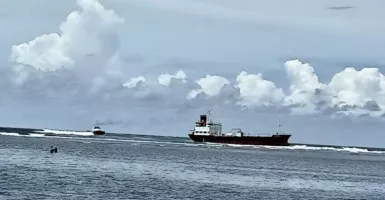Kondisi Terkini Kapal Tanker yang Kandas di Pantai Sancang