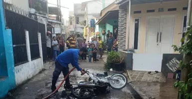 Sebuah Sepeda Motor Hangus Terbakar, Alasannya Bikin Terkejut