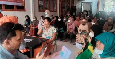 Warga Cianjur Ketiban Rezeki, Bantuan Tunai Cair di Kantor Pos