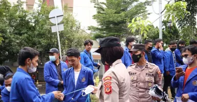 Demo Mahasiswa Kondusif, Kapolres Sukabumi Kota Acungkan Jempol