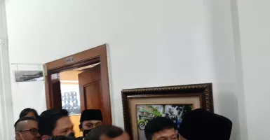 Pelantikan Wali Kota Bandung, Yana Mulyana diwarnai Interupsi