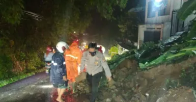 Masih Suasana Lebaran, Bencana Longsor Terjadi di Purwakarta