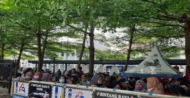Taman Alun-alun Bandung ditutup, Pengunjung Asal Malaysia Kecewa