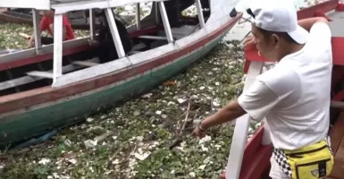 Waduk Cirata Jadi Lautan Sampah Setelah Libur Lebaran 2022