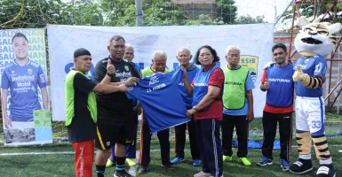 Persib Bandung Ajak Lansia Tetap Sehat dengan Bermain Sepak Bola