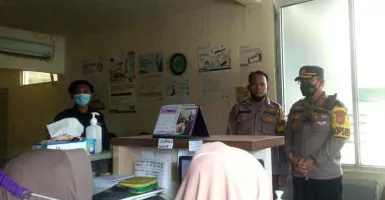Bhabinkamtibmas Polres Cirebon Buat Klinik Kesehatan Gratis