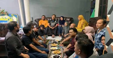 Komisaris Persib Bandung Temui Keluarga Almarhum Sofian Yusuf