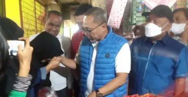 Mendag Zulkifli Hasan Borong Dagangan di Jagasatru Cirebon